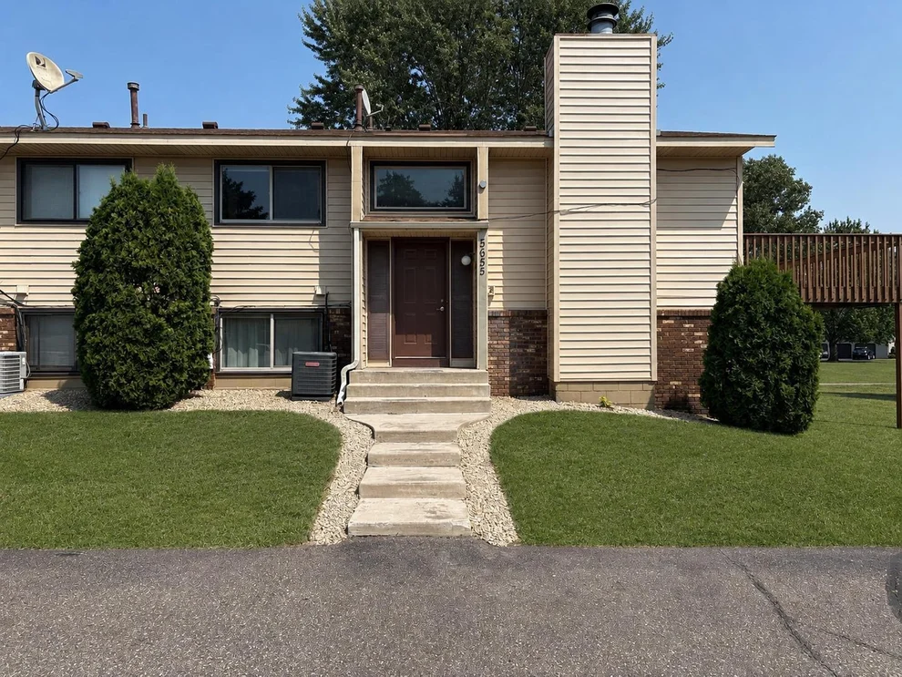 Unit for sale at 5655 Otter View Trail, White Bear Lake, MN 55110
