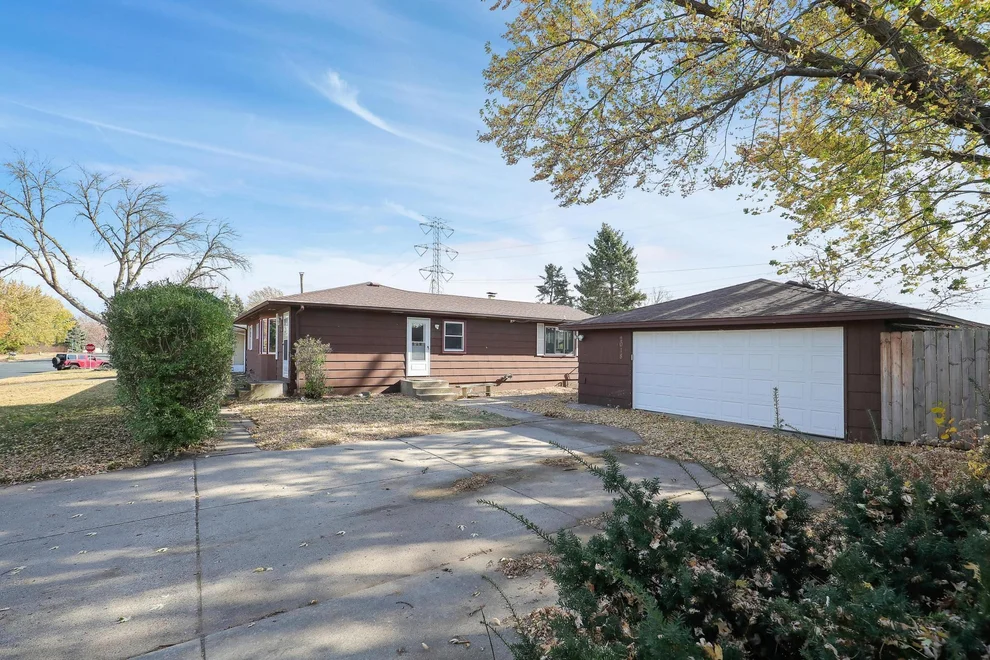 Unit for sale at 2018 Shale Lane, Eagan, MN 55122