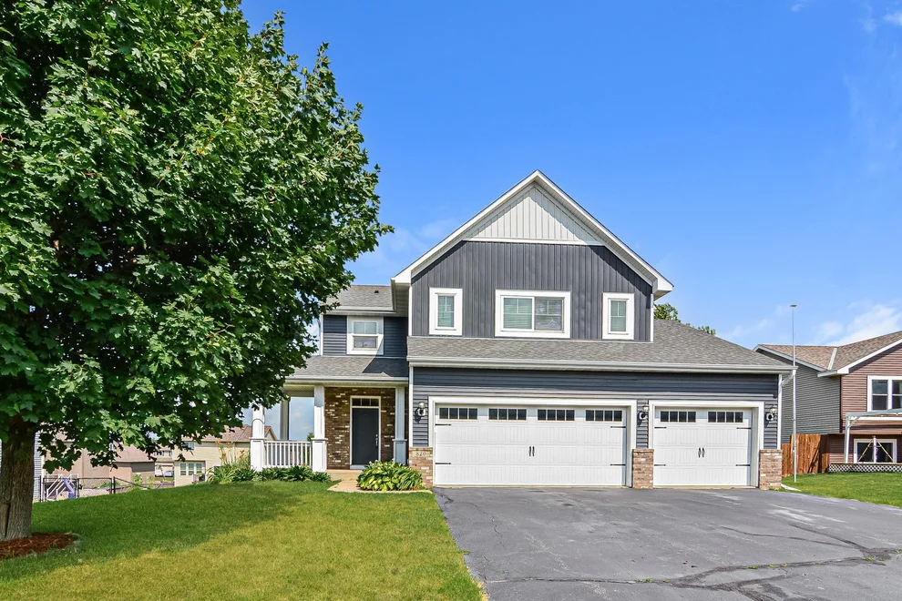 Unit for sale at 820 10th Avenue NE, Lonsdale, MN 55046