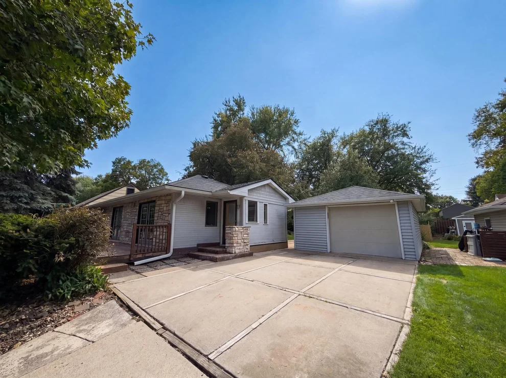 Unit for sale at 2591 Aldine Street, Roseville, MN 55113