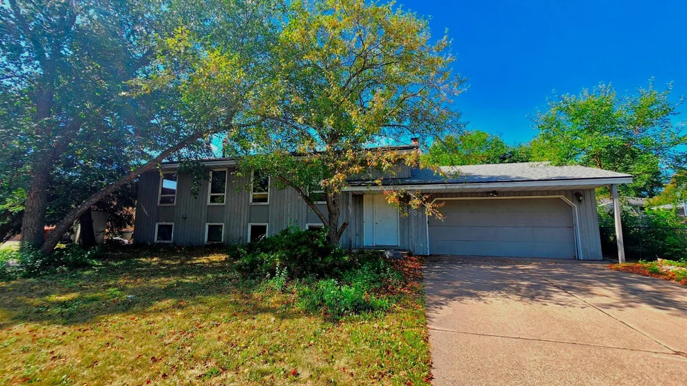 Unit for sale at 2937 Chippewa Avenue, Maplewood, MN 55109