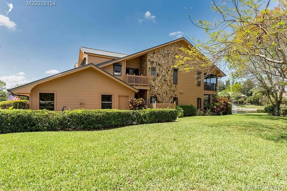 Unit for sale at 162 SE Crestwood Circle, Stuart, FL 34997