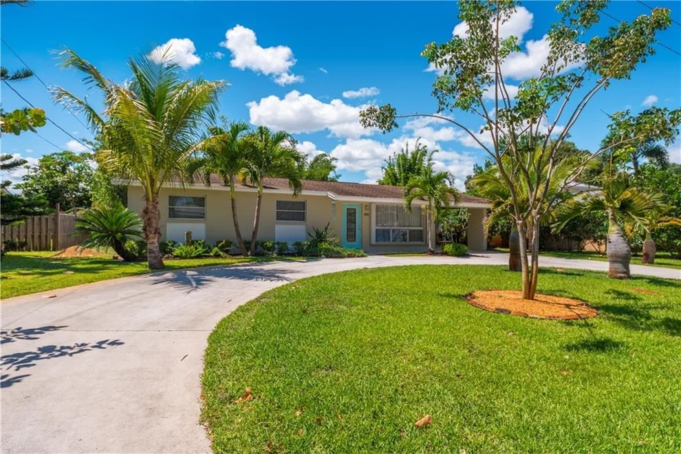 Unit for sale at 522 SE Edgewood Drive, Stuart, FL 34996