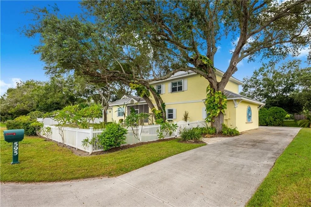Unit for sale at 595 SW Harbor Street, Stuart, FL 34997