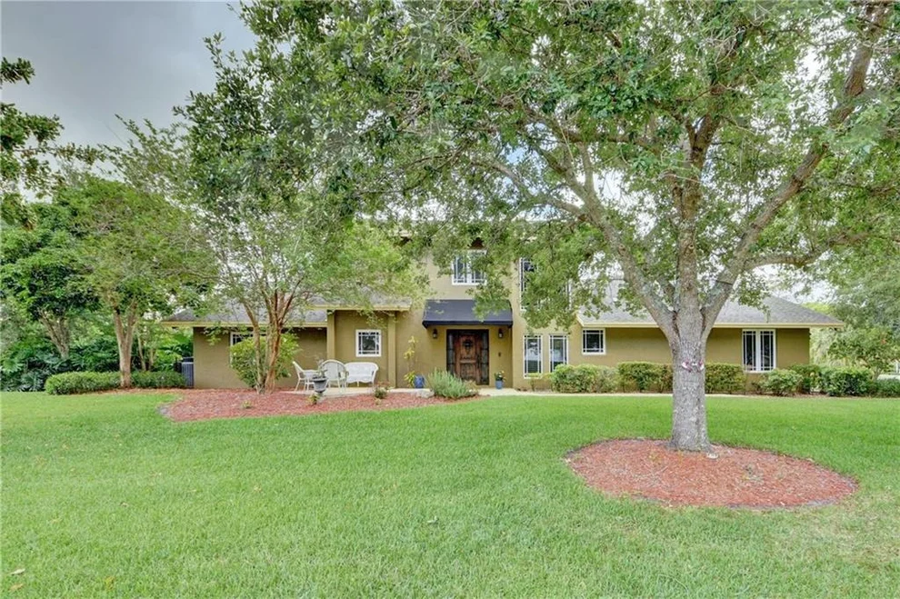 Unit for sale at 626 SW Woodcreek Drive, Palm City, FL 34990