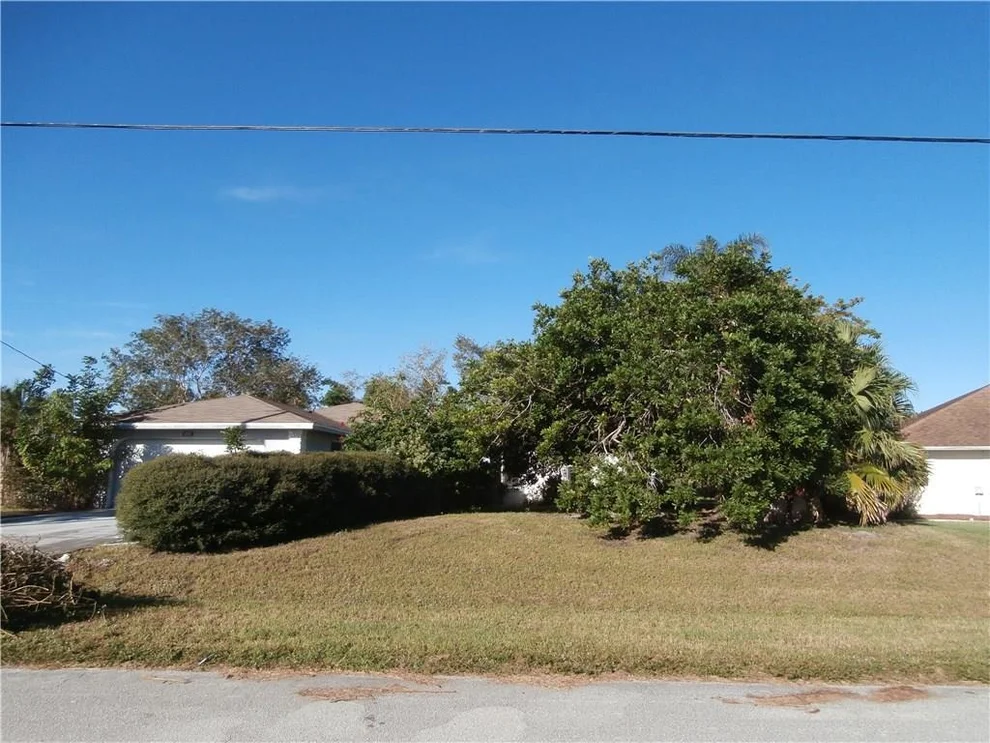 Unit for sale at 205 SE Verada Avenue, Port St Lucie, FL 34983
