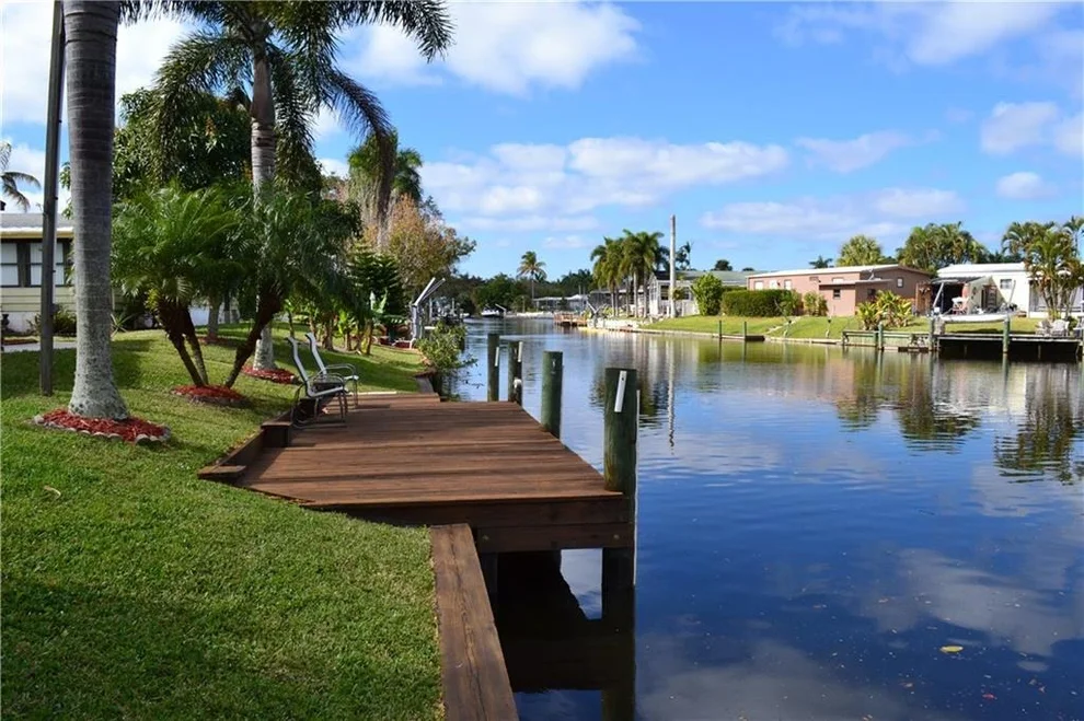 Unit for sale at 191 SE Paradise Place, Stuart, FL 34997