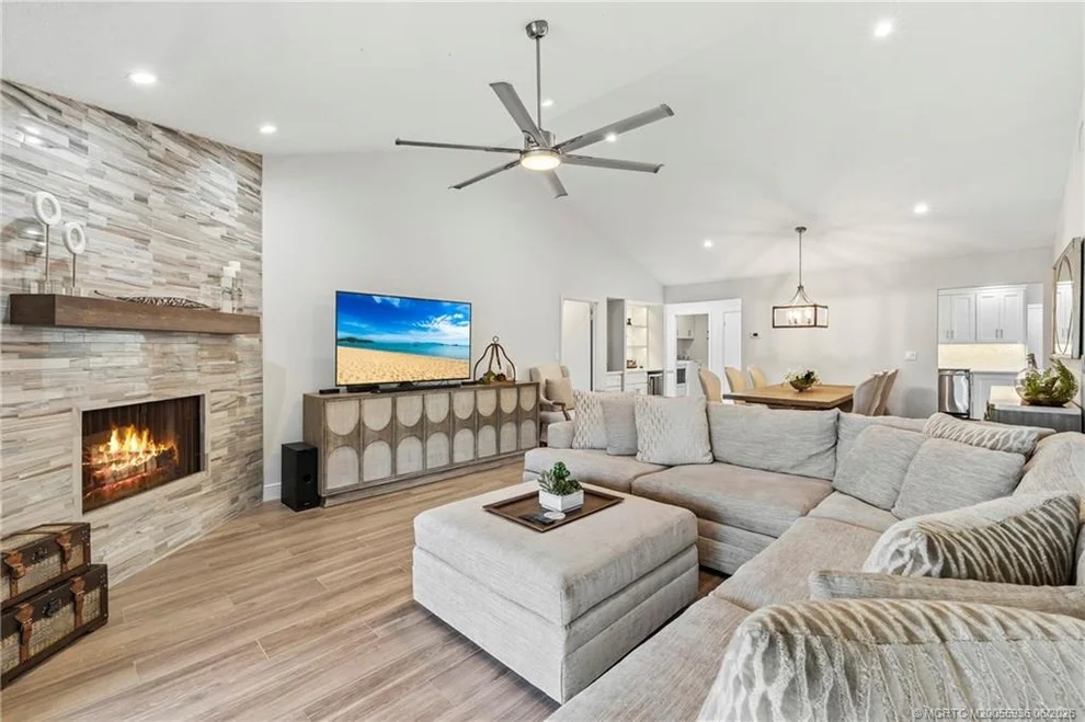 Unit for sale at 164 SE Crestwood Circle, Stuart, FL 34997