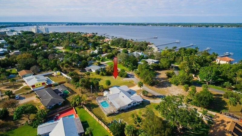 Unit for sale at 928 SE Weir Street, Stuart, FL 34994