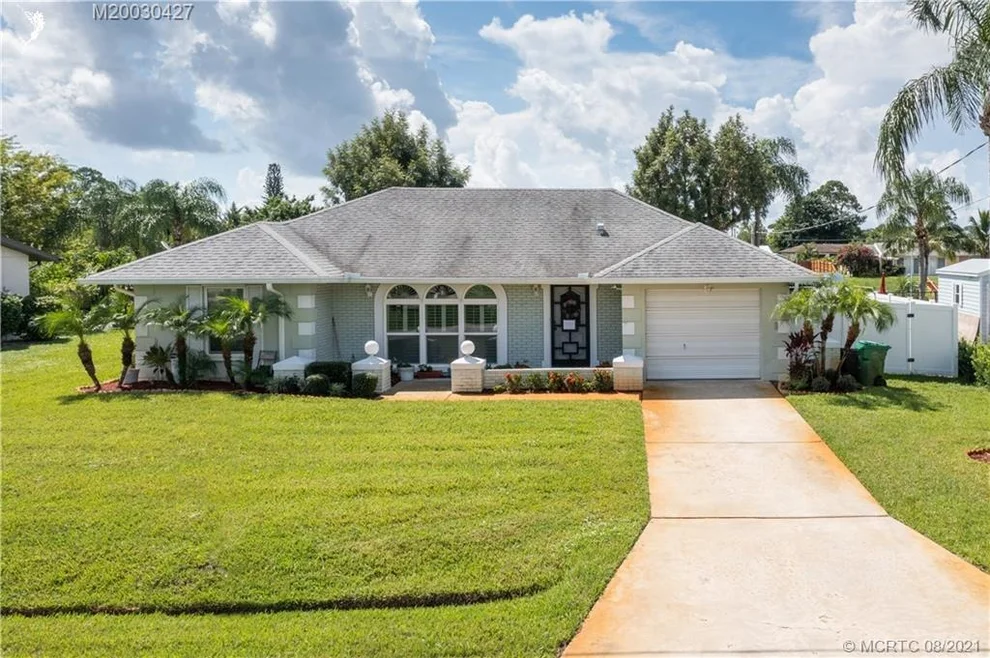 Unit for sale at 727 SE Calmoso Drive, Port St Lucie, FL 34983
