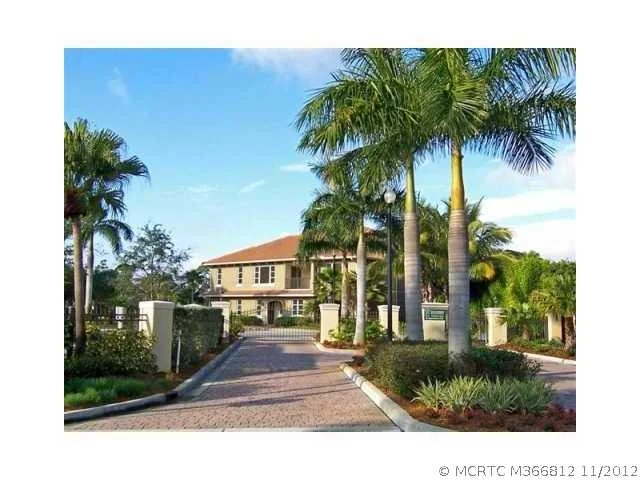 Unit for sale at 986 SE Willoughby Trace, Stuart, FL 34997