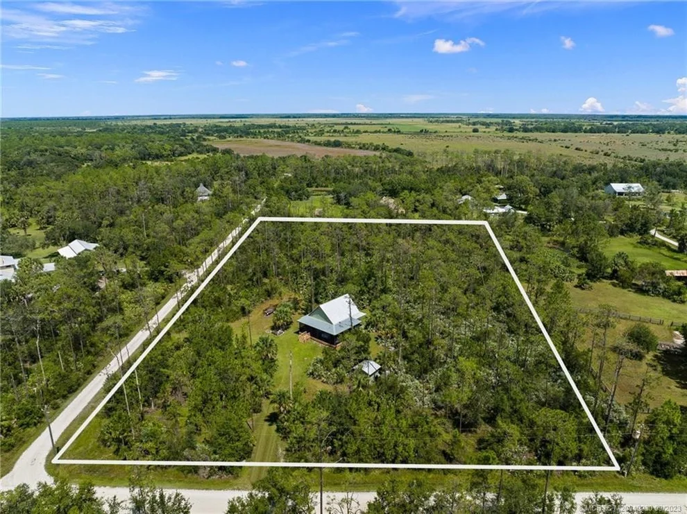 Unit for sale at 32801 Hwy 441 N., Lot 8, Okeechobee, FL 34972