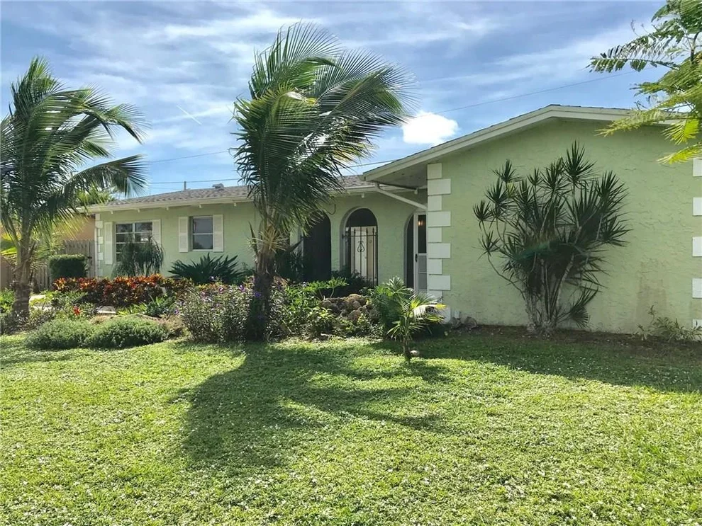 Unit for sale at 217 SW Indian Groves Drive, Stuart, FL 34994