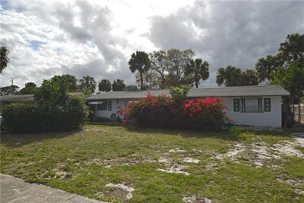 Unit for sale at 428 SE Parkway Drive, Stuart, FL 34996