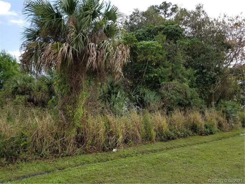 Unit for sale at 471 SE Galleon Lane, Port St Lucie, FL 34983