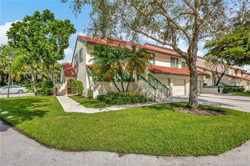 Unit for sale at 16 Lexington Lane W, Palm Beach Gardens, FL 33418
