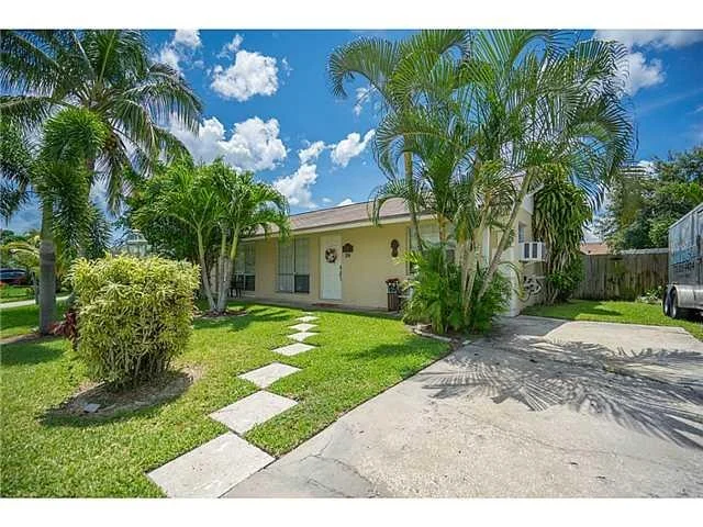 Unit for sale at 26 SE Erie Terrace, Stuart, FL 34997