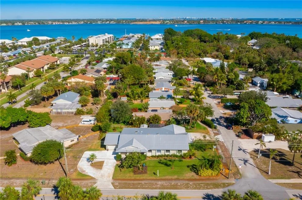 Unit for sale at 292 SE Monterey Avenue, Stuart, FL 34996