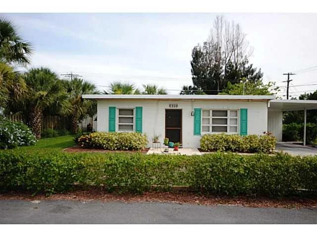 Unit for sale at 304 SE Villas Street, Stuart, FL 34994