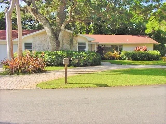 Unit for sale at 9 Via Lucindia Drive S, Sewalls Point, FL 34996