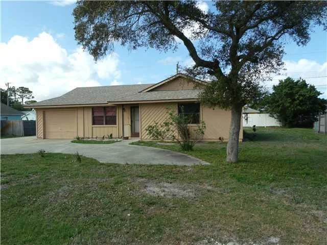 Unit for sale at 460 14th Place SW, Vero Beach, FL 32962