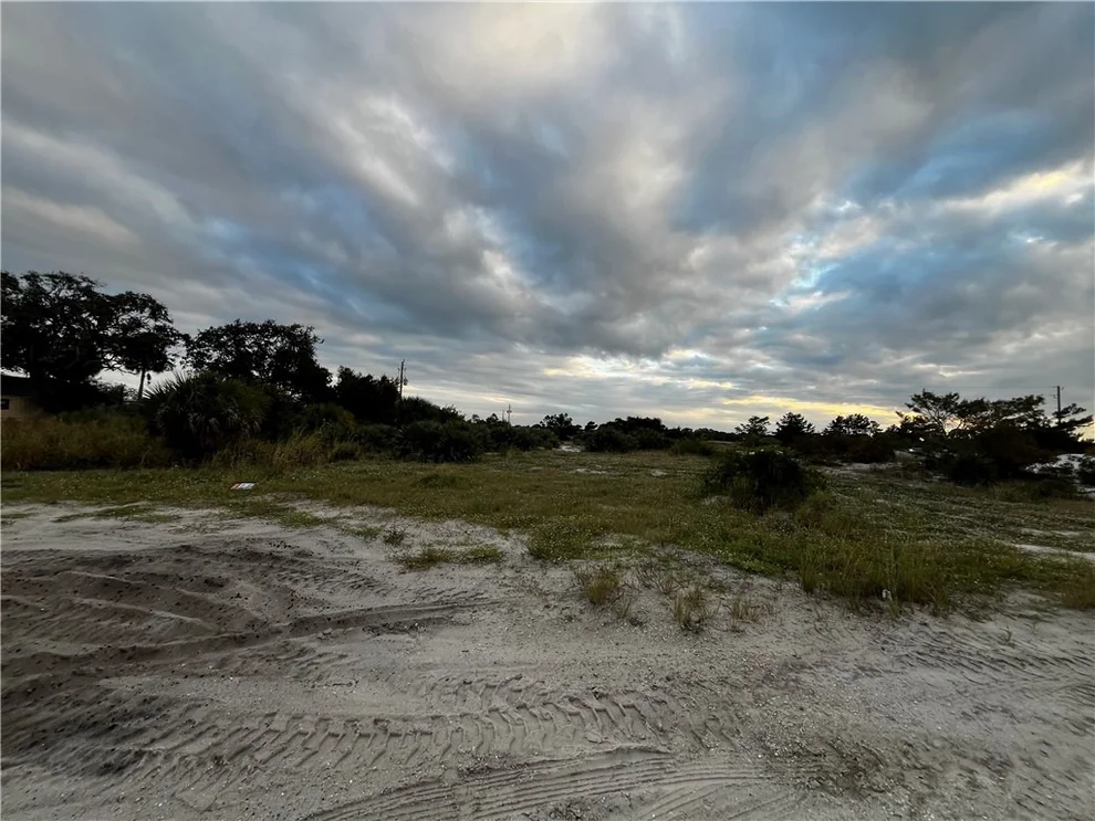Unit for sale at 6915 Woodmere Road, Sebastian, FL 32958