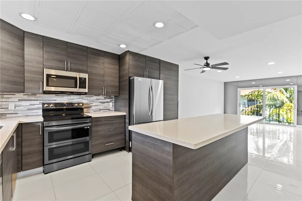 Unit for sale at 809 W Oakland Park Boulevard, Fort Lauderdale, FL 33311