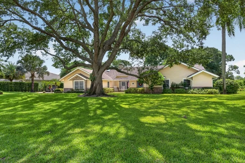 Unit for sale at 5710 Glen Eagle Lane, Vero Beach, FL 32967