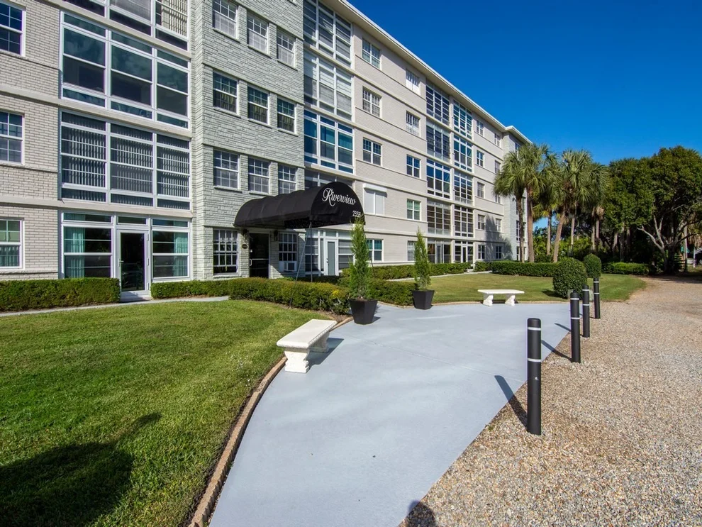Unit for sale at 2333 Indian River Boulevard, Vero Beach, FL 32960