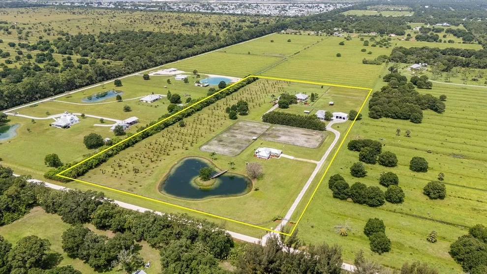 Unit for sale at 2305 58th Ave SW, Vero Beach, FL 32968