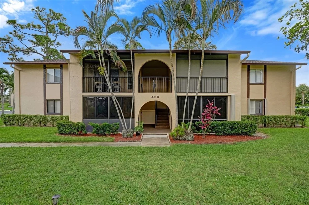 Unit for sale at 429 Pine Glen Lane, Green Acres, FL 33463