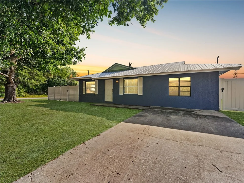 Unit for sale at 304 8th Avenue SW, Vero Beach, FL 32962