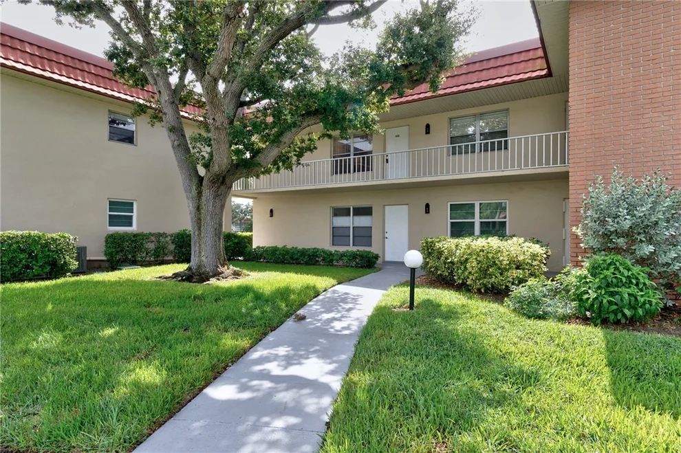 Unit for sale at 94 Spring Lake Drive, Vero Beach, FL 32962
