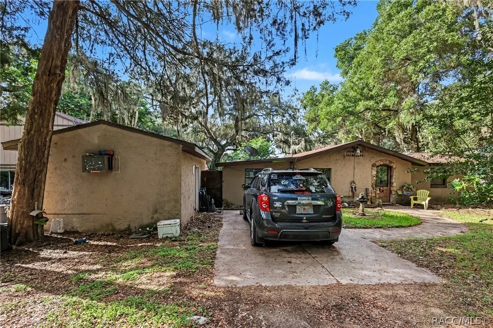 Unit for sale at 13395 SE 106th Avenue, Ocklawaha, FL 32179