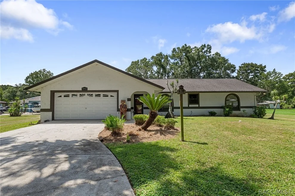 Unit for sale at 9552 E Tsala Apopka Drive, Floral City, FL 34436