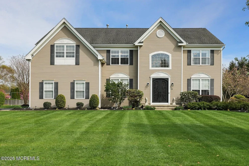 Unit for sale at 5 Denise Drive, Allentown, NJ 08501
