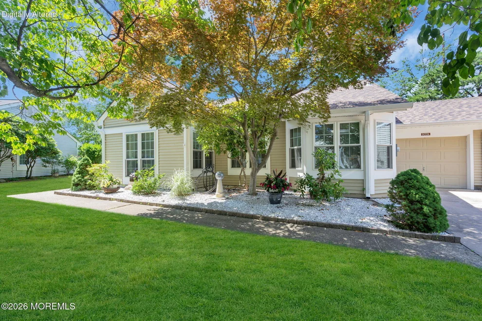 Unit for sale at 937A Liverpool Circle, Manchester, NJ 08759