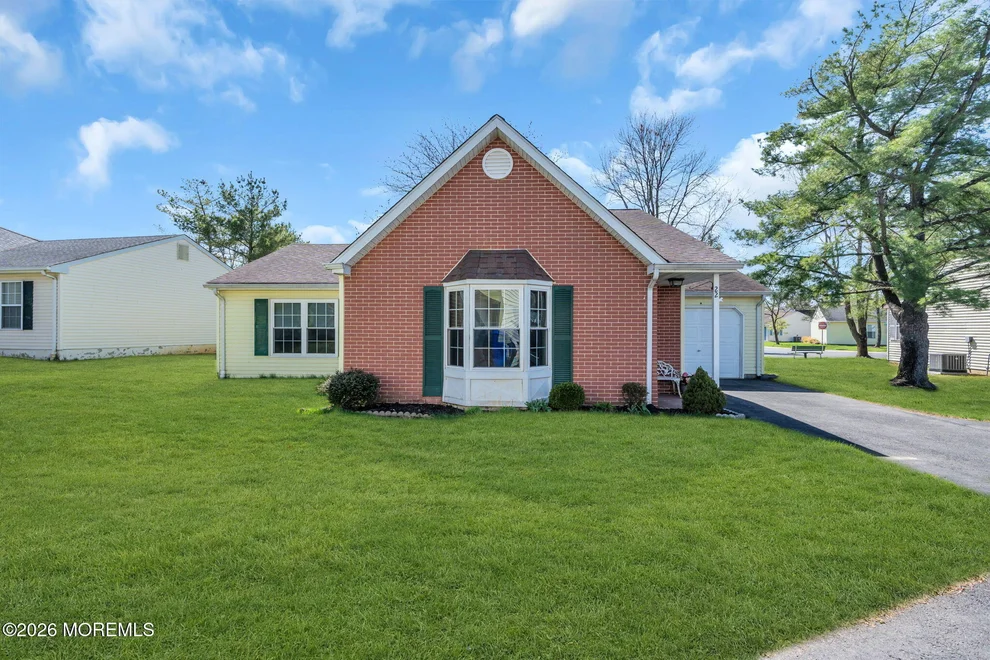 Unit for sale at 22 Farnworth Close, Freehold, NJ 07728