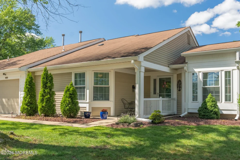Unit for sale at 1156B Thornbury Lane, Manchester, NJ 08759