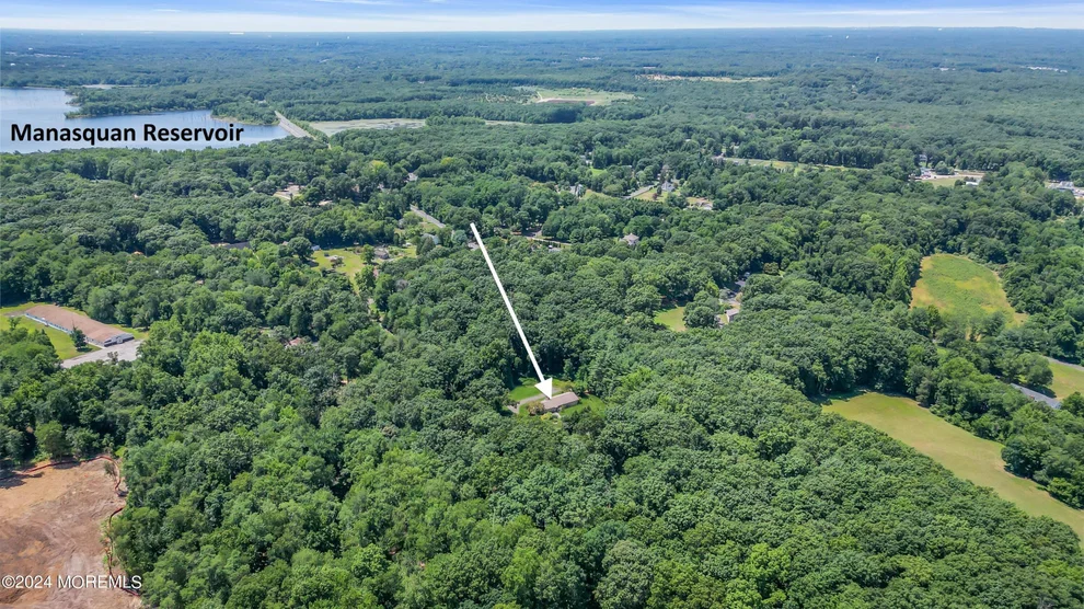 Unit for sale at 372 W Farms Road, Farmingdale, NJ 07727