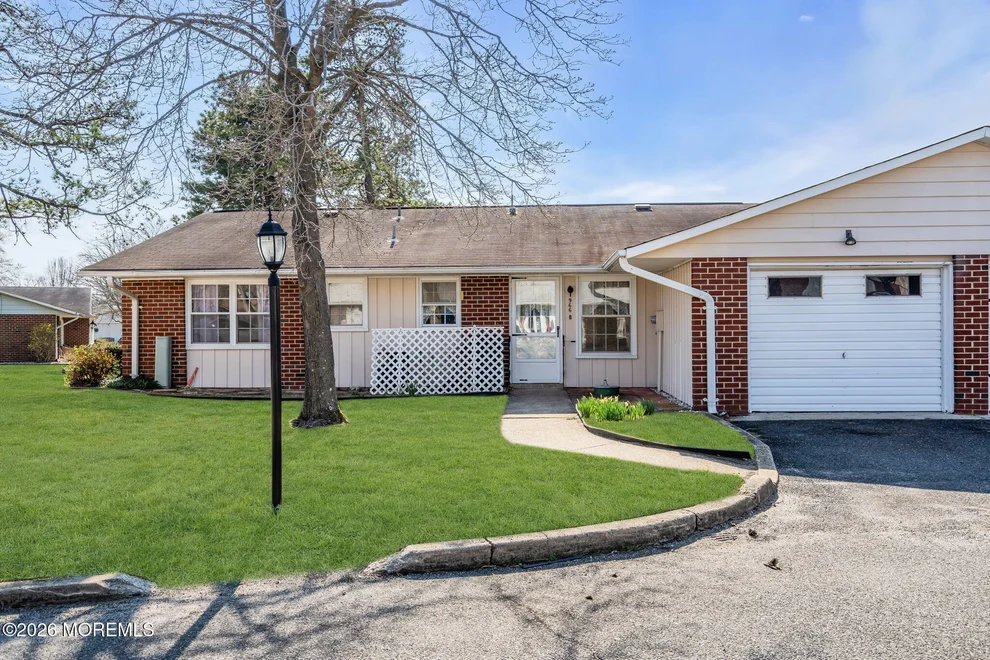 Unit for sale at 966B Argyll Circle, Lakewood, NJ 08701