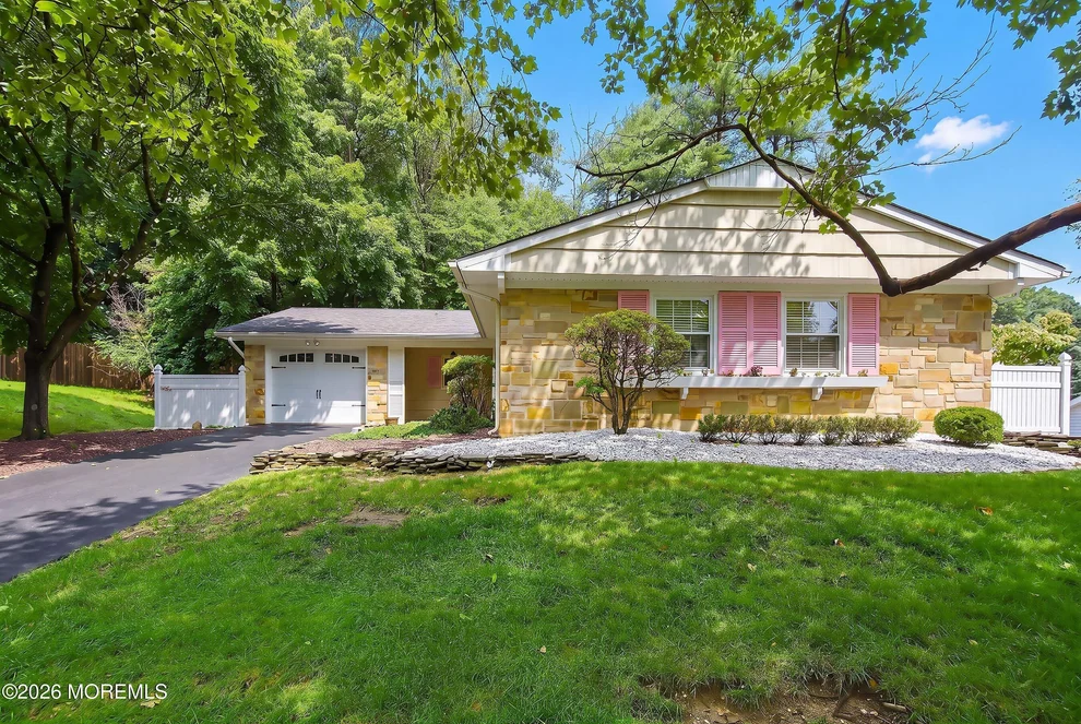 Unit for sale at 95 Idlebrook Lane, Aberdeen, NJ 07747