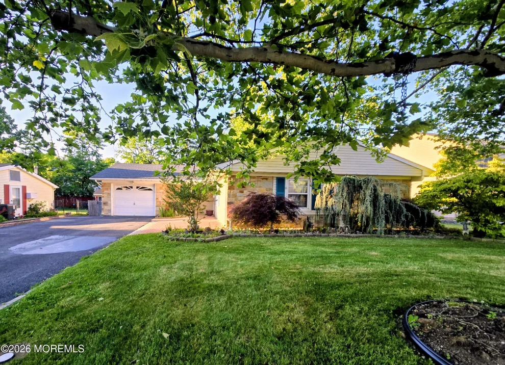 Unit for sale at 287 Church Street, Aberdeen, NJ 07747