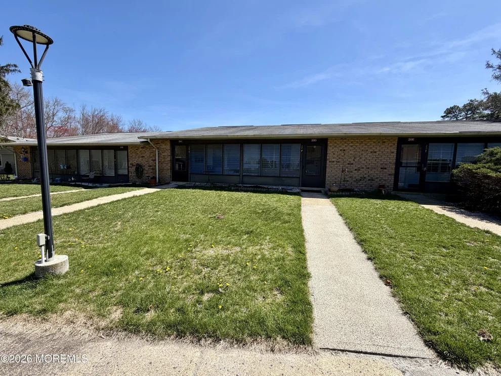Unit for sale at 20 Yorkshire Court, Manchester, NJ 08759