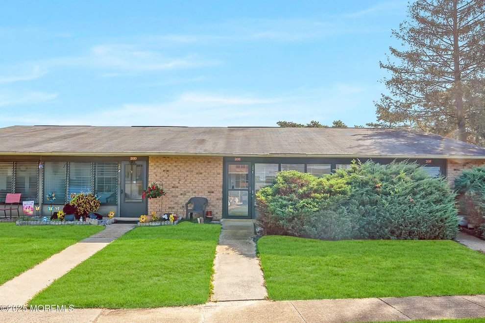 Unit for sale at 20 Yorkshire Court, Manchester, NJ 08759