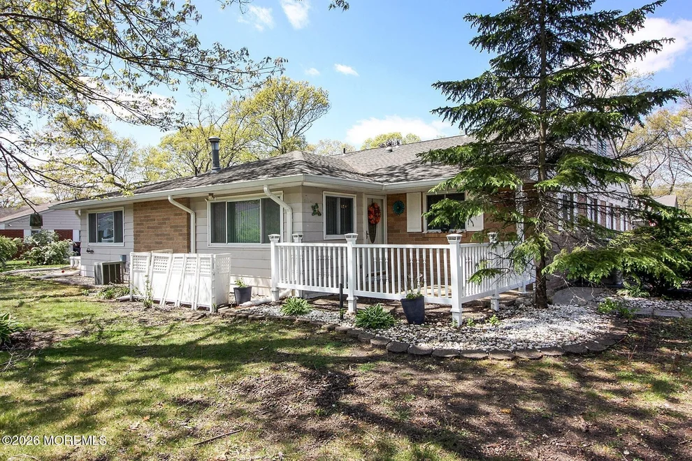 Unit for sale at 18 C Lark Street, Manchester, NJ 08759