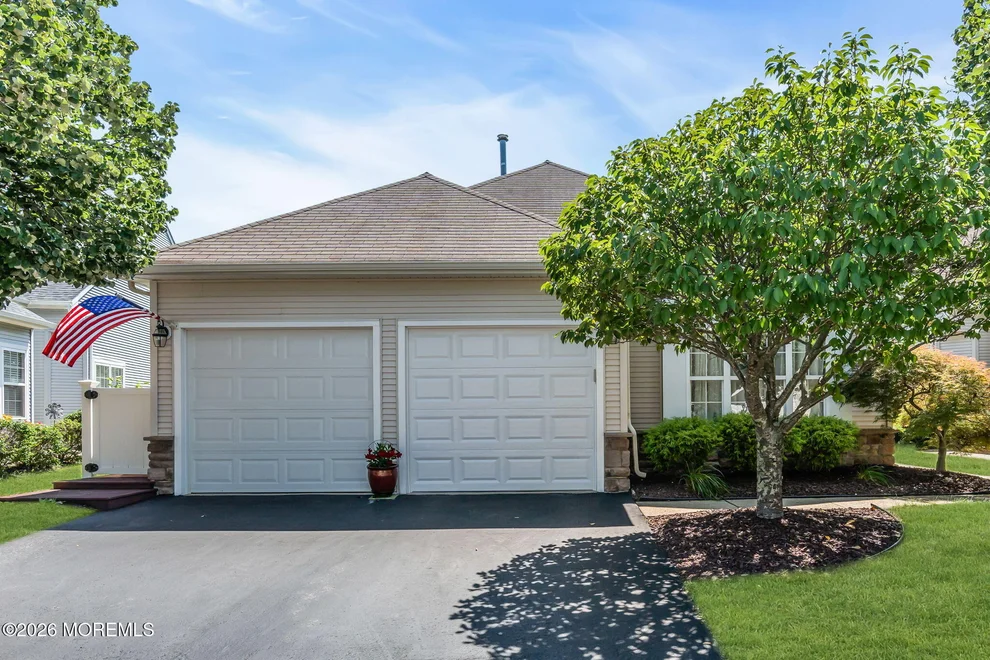 Unit for sale at 41 Rochford Drive, Manchester, NJ 08759