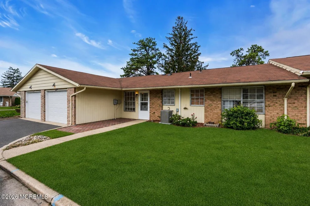Unit for sale at 74 Buckingham Drive, Manchester, NJ 08759