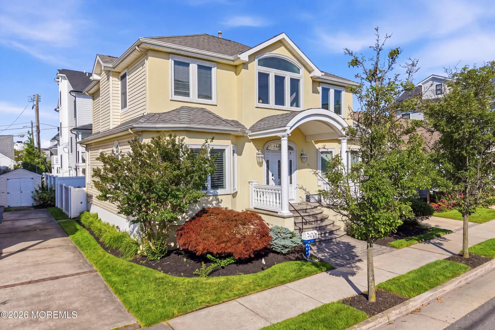 Unit for sale at 21 N Kenyon Avenue, Margate, NJ 08402