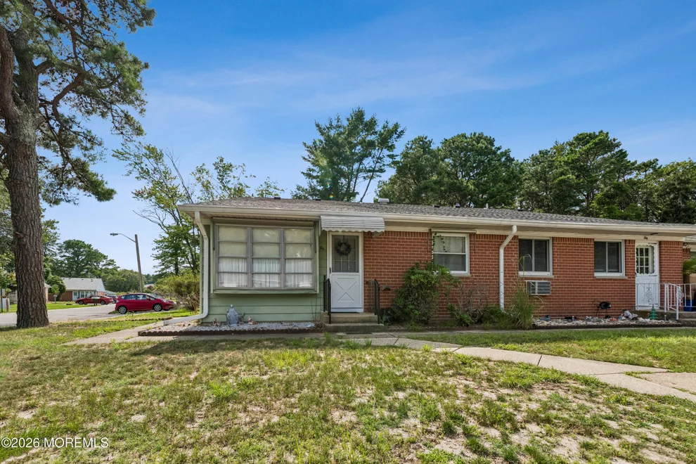 Unit for sale at 10 Bennington Drive, Manchester, NJ 08759